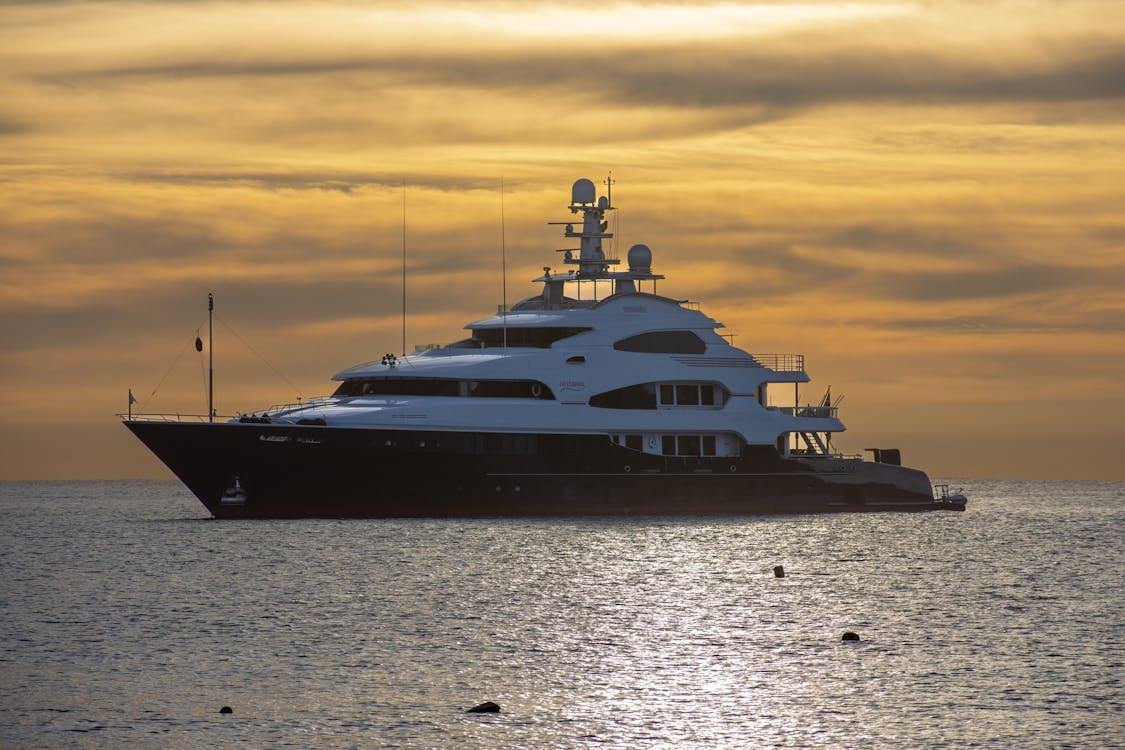 yacht paint correction Palm Beach